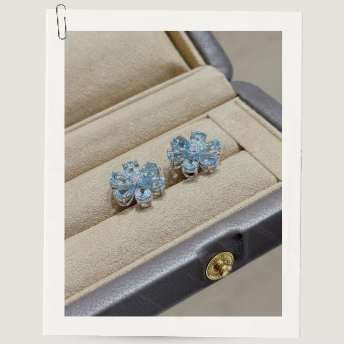 Boucles d'oreilles puces en forme de larme à motif floral aigue-marine