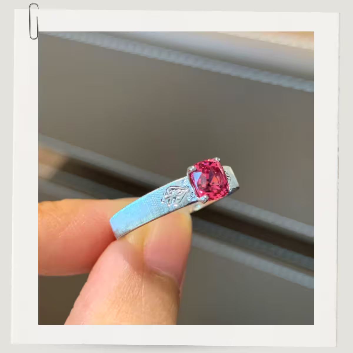 Bague artisanale en spinelle rose brossée